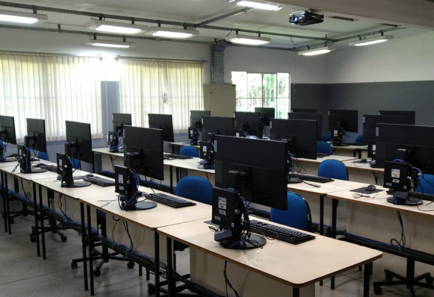 UEMG/Ibirité inaugura novo laboratório de informática