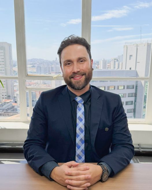 Foto do reitor Vinícius D'Ávila