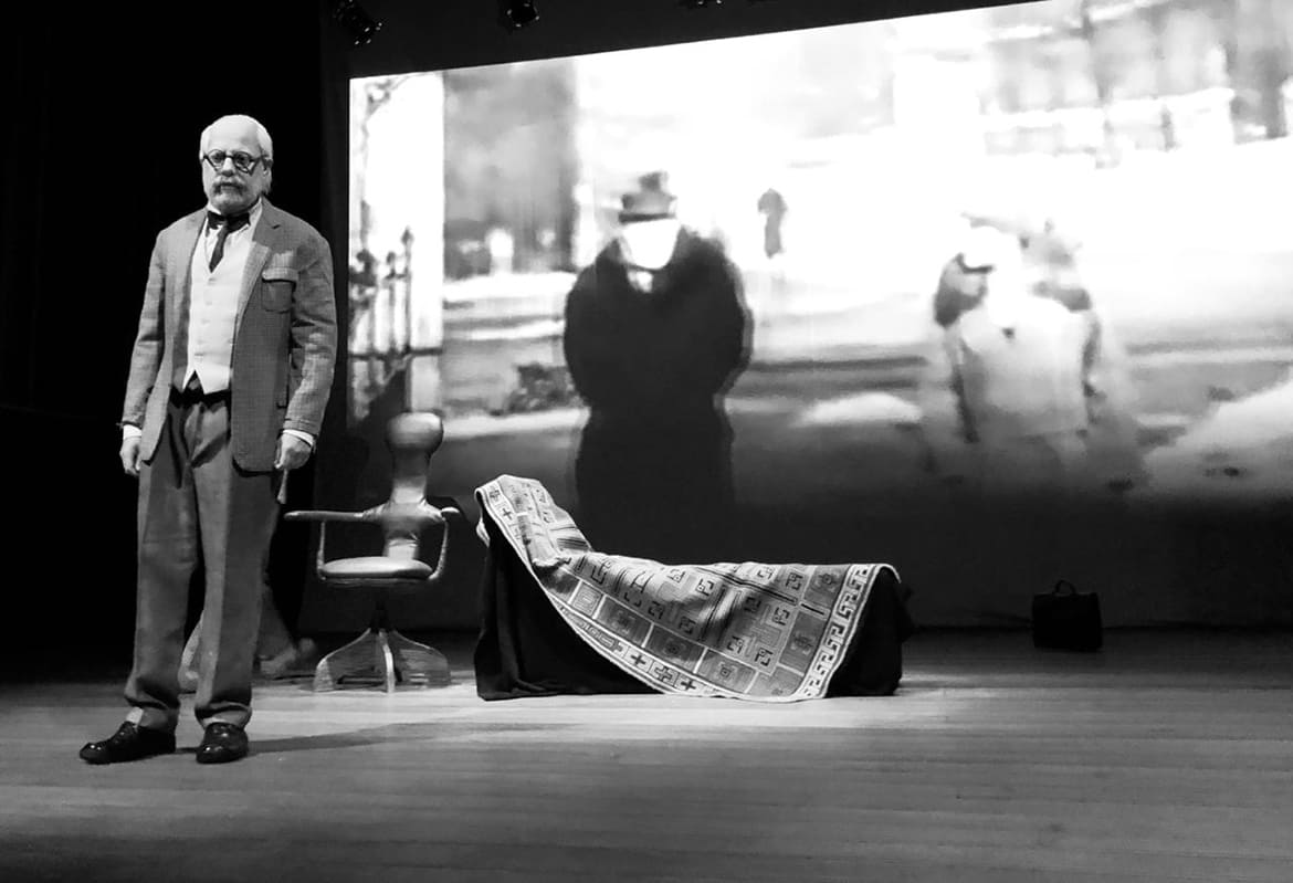 Unidade Divinópolis | Projeto de extensão promove apresentação do espetáculo “Freud em pessoa”